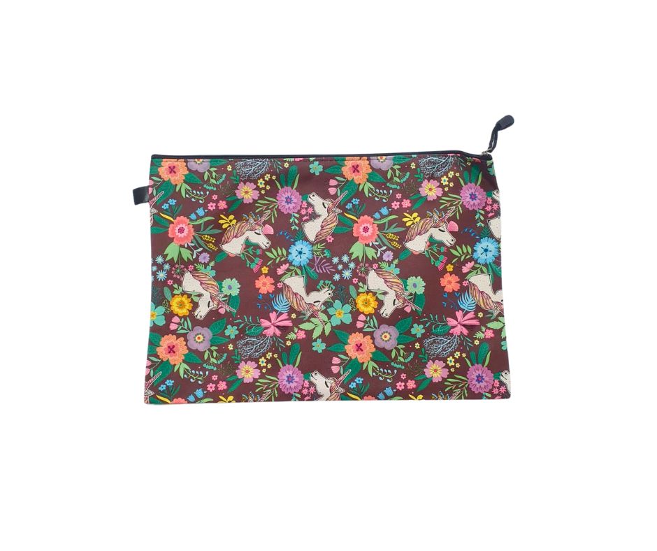 Oilily Claire Cosmetic Bag – Cabernet / Schotland Treasures